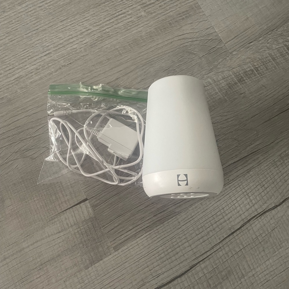 White Portable Speaker with Charger